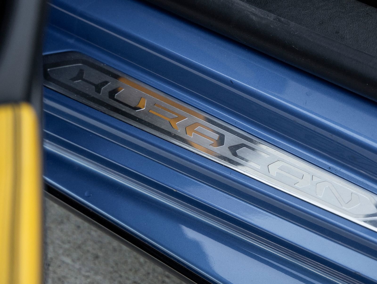 Used 2020 Lamborghini Huracan EVO image 35