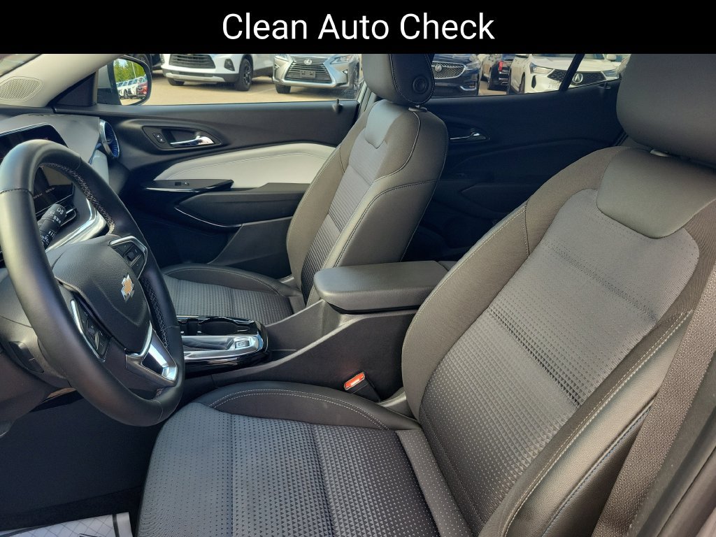 Used 2024 Chevrolet Trax LT w/ LT Convenience Package FWD image 6