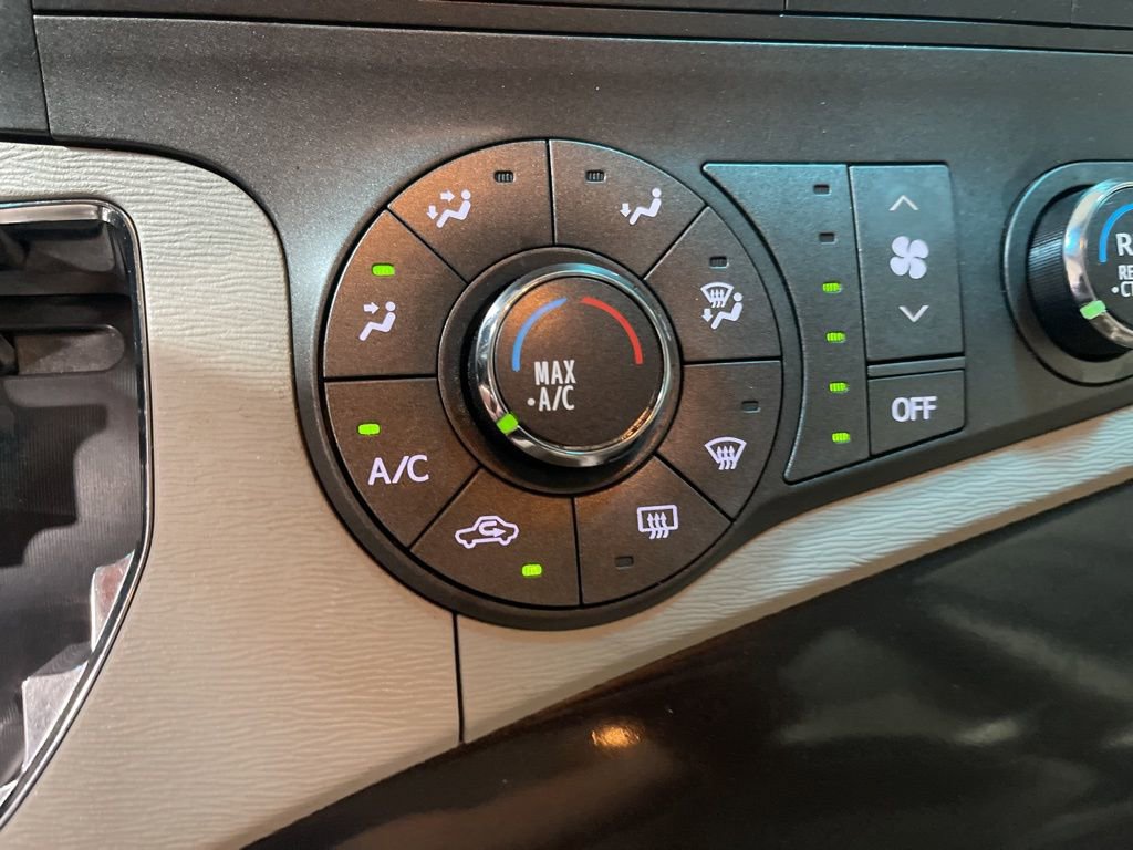 Used 2013 Toyota Sienna L FWD image 21