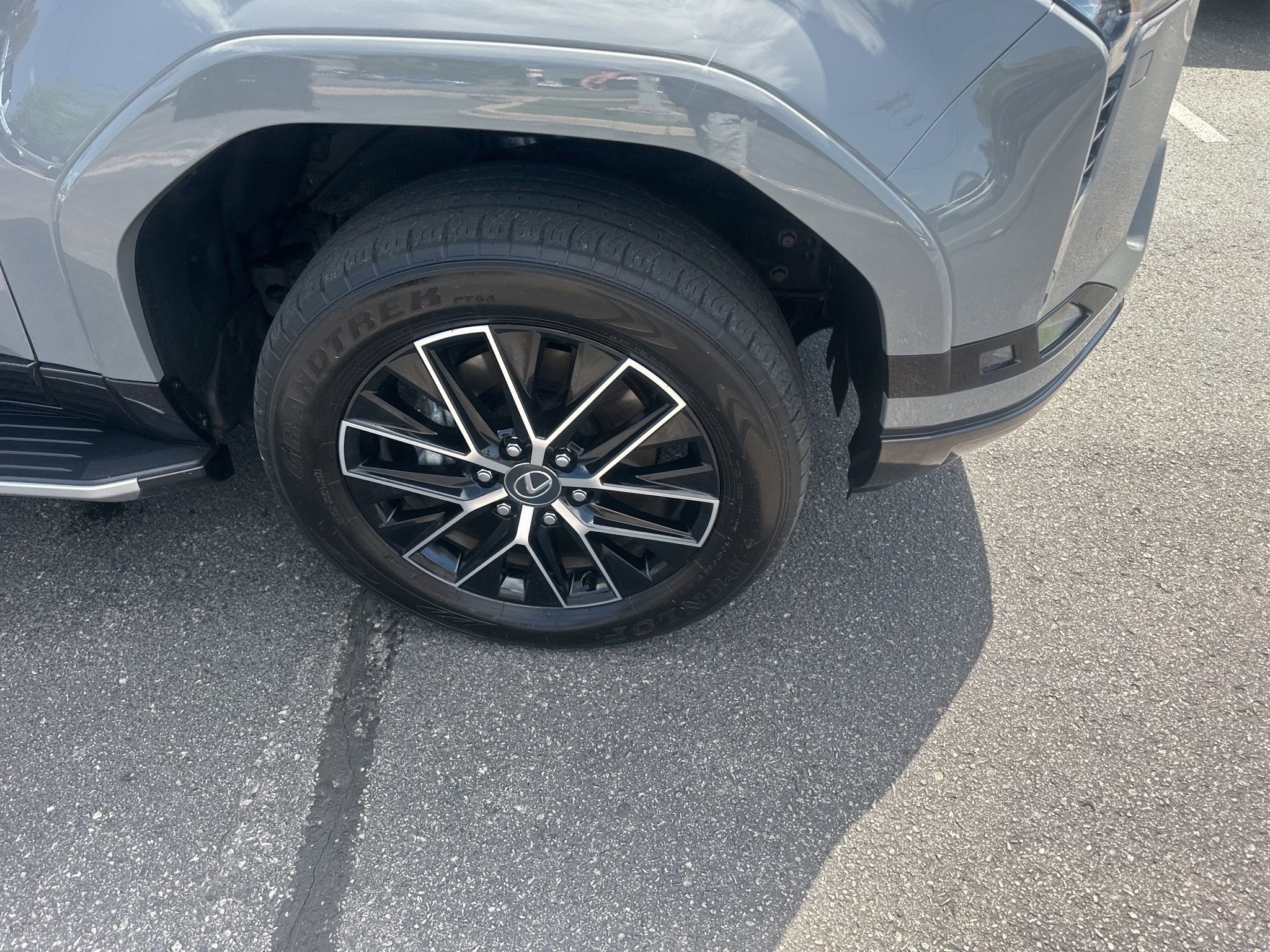 Used 2024 Lexus GX 550 w/ Accessory Package (31) image 10