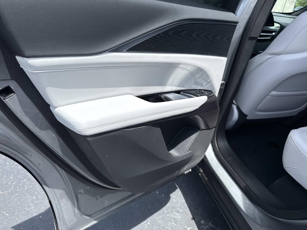 New 2025 Cadillac Lyriq Luxury image 13