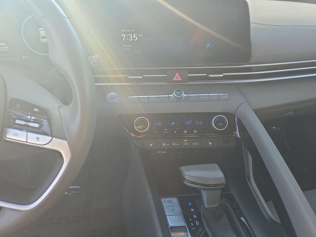 Used 2025 Hyundai Elantra SEL FWD image 16