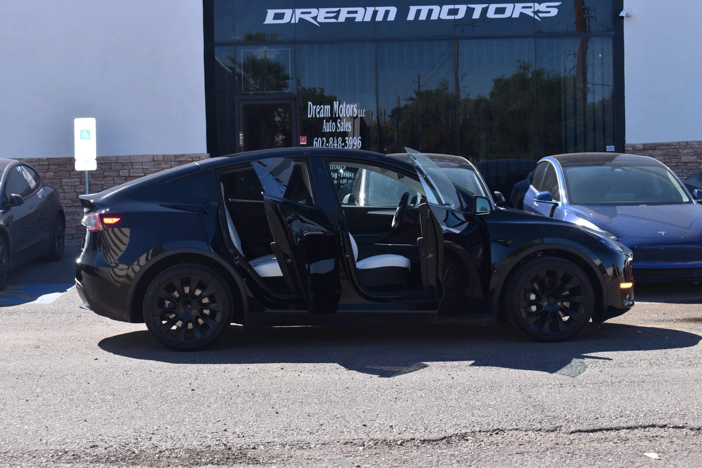 Used 2025 Tesla Model Y Long Range AWD/4WD image 10