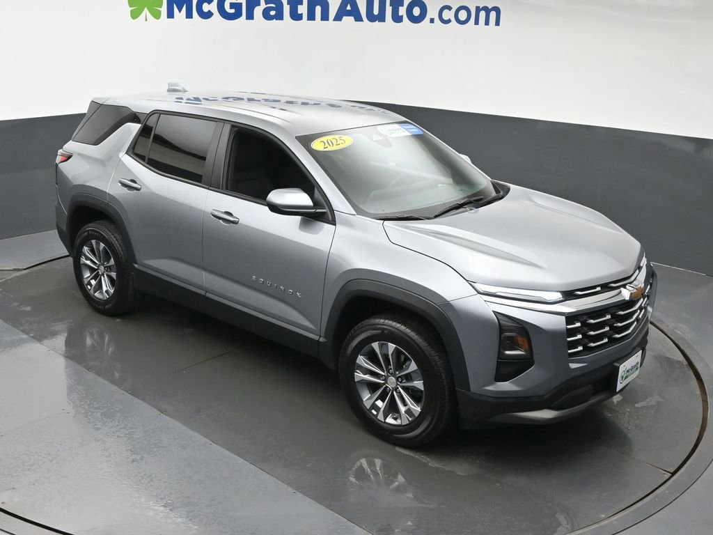 Used 2025 Chevrolet Equinox LT FWD image 3