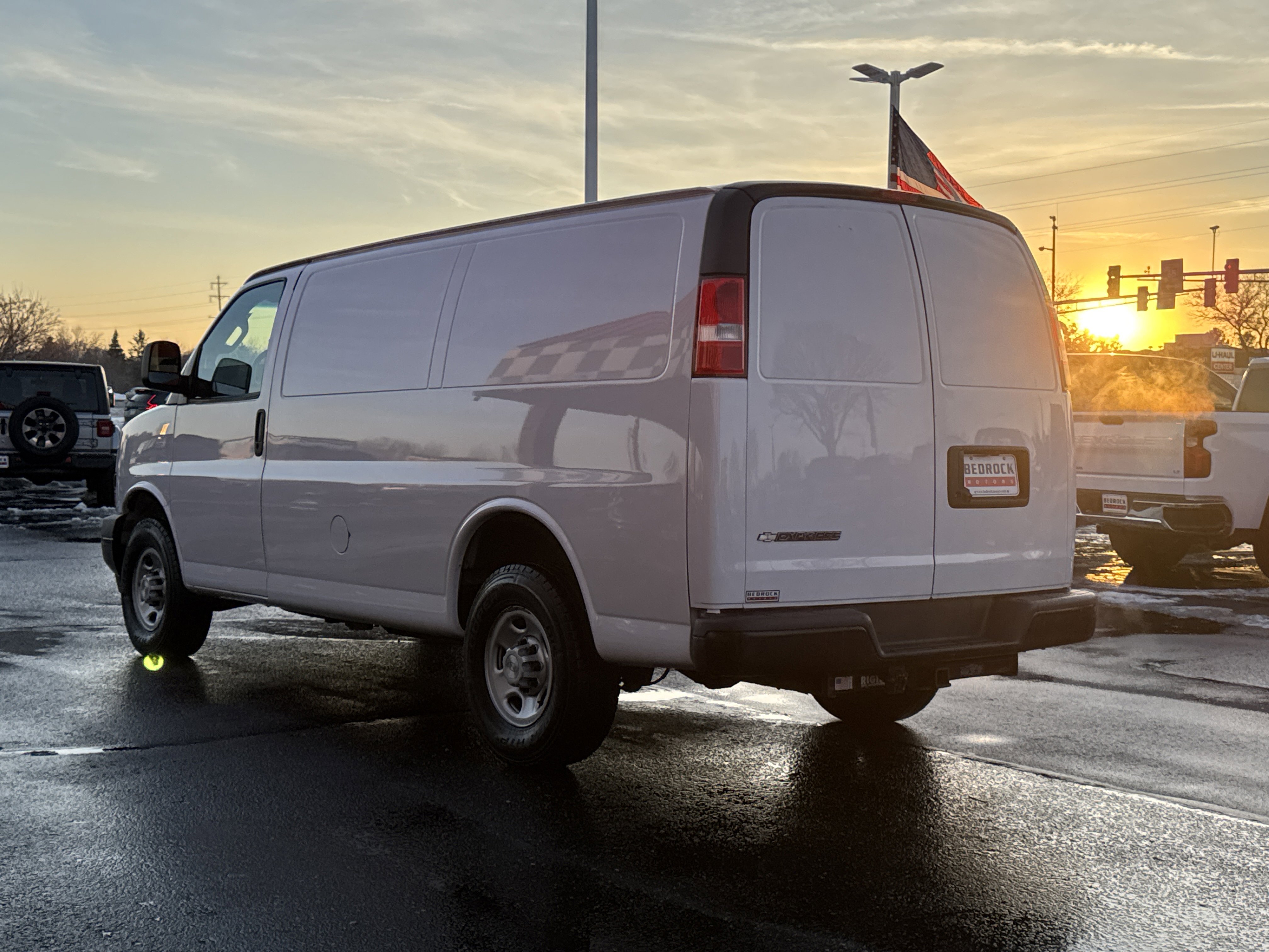 Used 2021 Chevrolet Express 2500 w/ Driver Convenience Package image 5