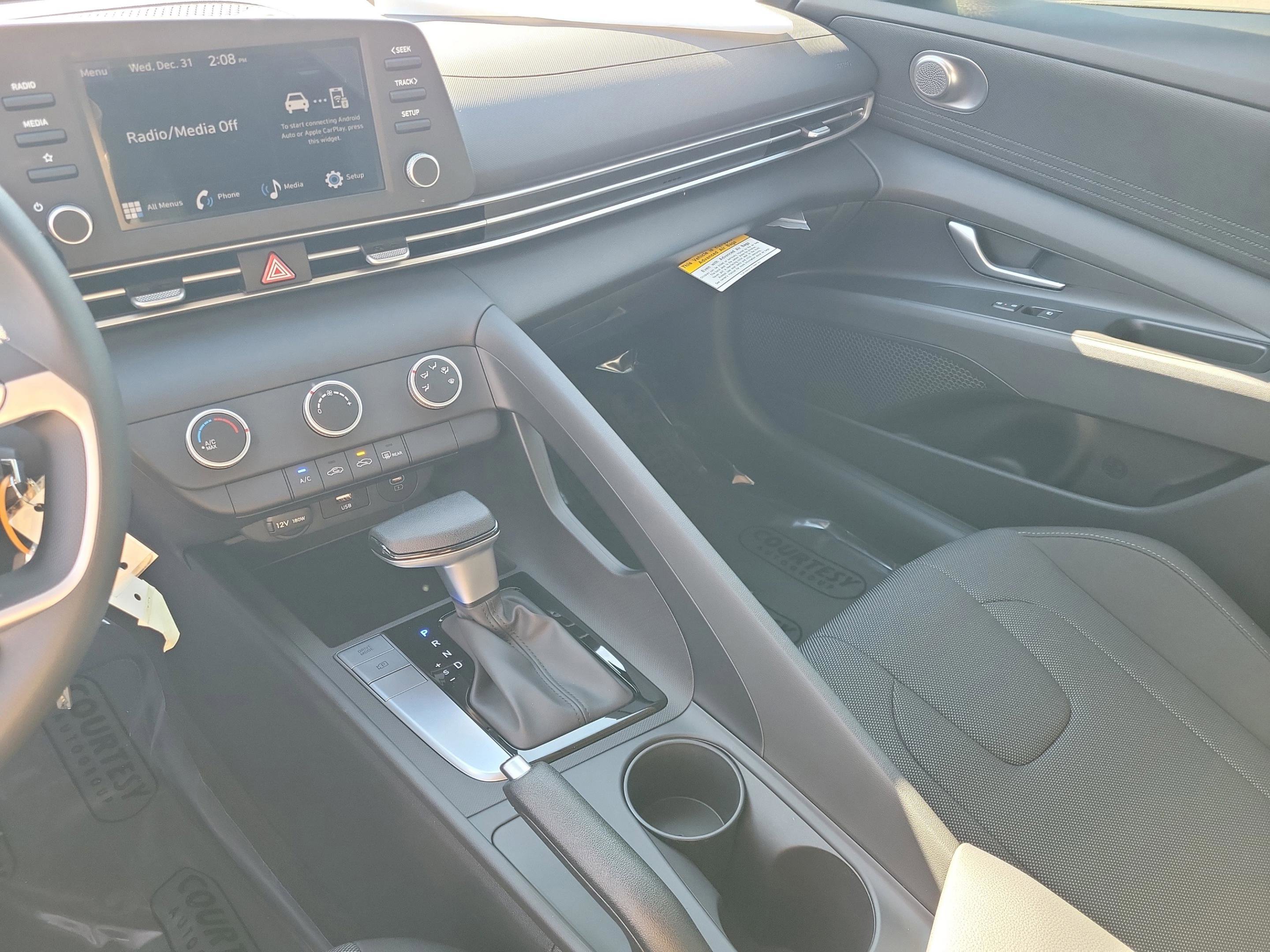 New 2026 Hyundai Elantra SE image 31