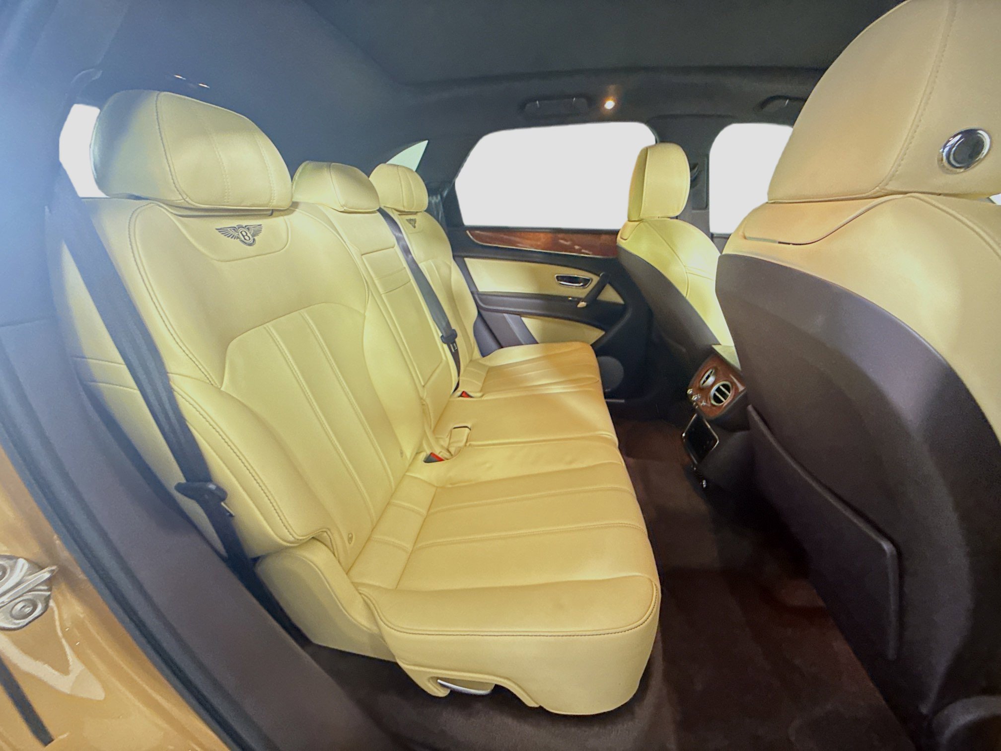 Used 2019 Bentley Bentayga image 27