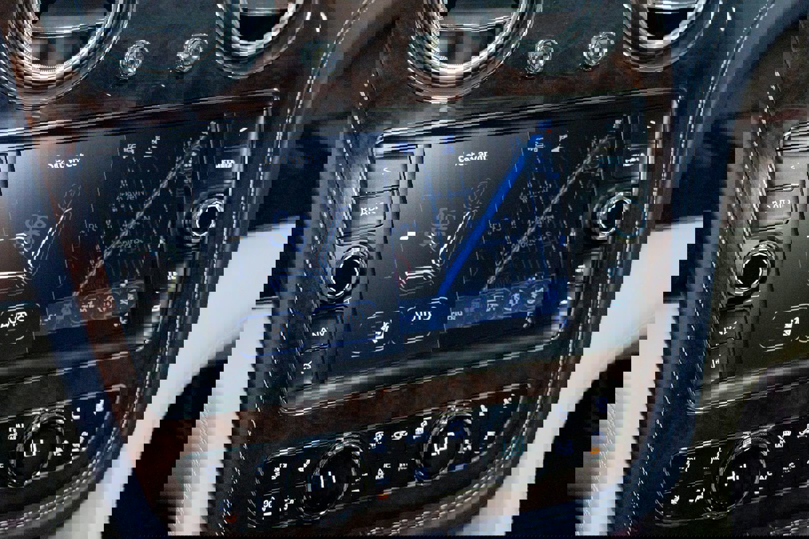 Used 2020 Bentley Bentayga V8 image 57