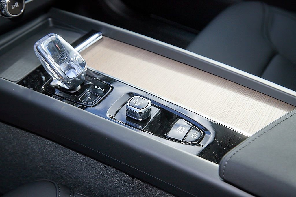 New 2026 Volvo XC60 B5 Plus w/ Climate Package image 17