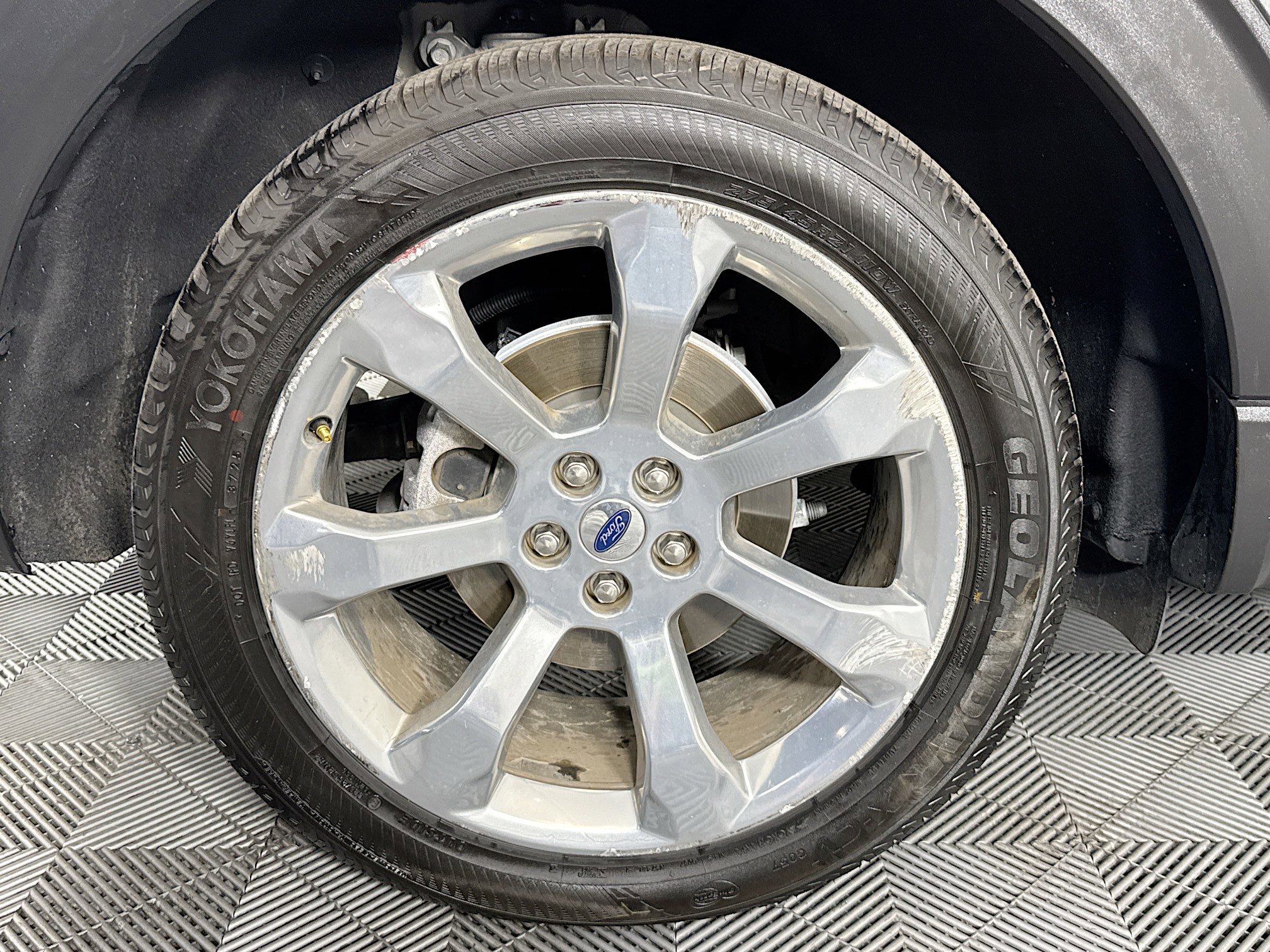 Used 2020 Ford Explorer Platinum w/ Premium Technology Package image 32