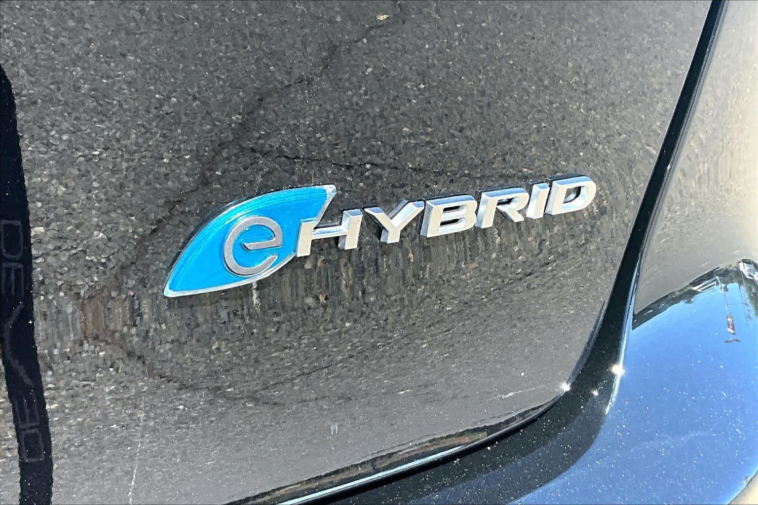 Used 2025 Chrysler Pacifica Pinnacle FWD image 9