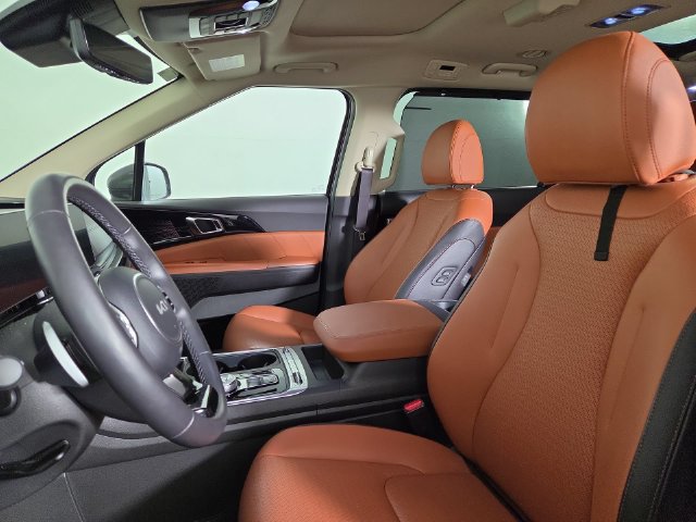 Certified 2025 Kia Carnival SX Prestige FWD image 12