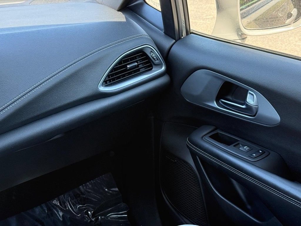 Used 2020 Chrysler Pacifica Limited w/ Advanced Safetytec Group FWD image 13