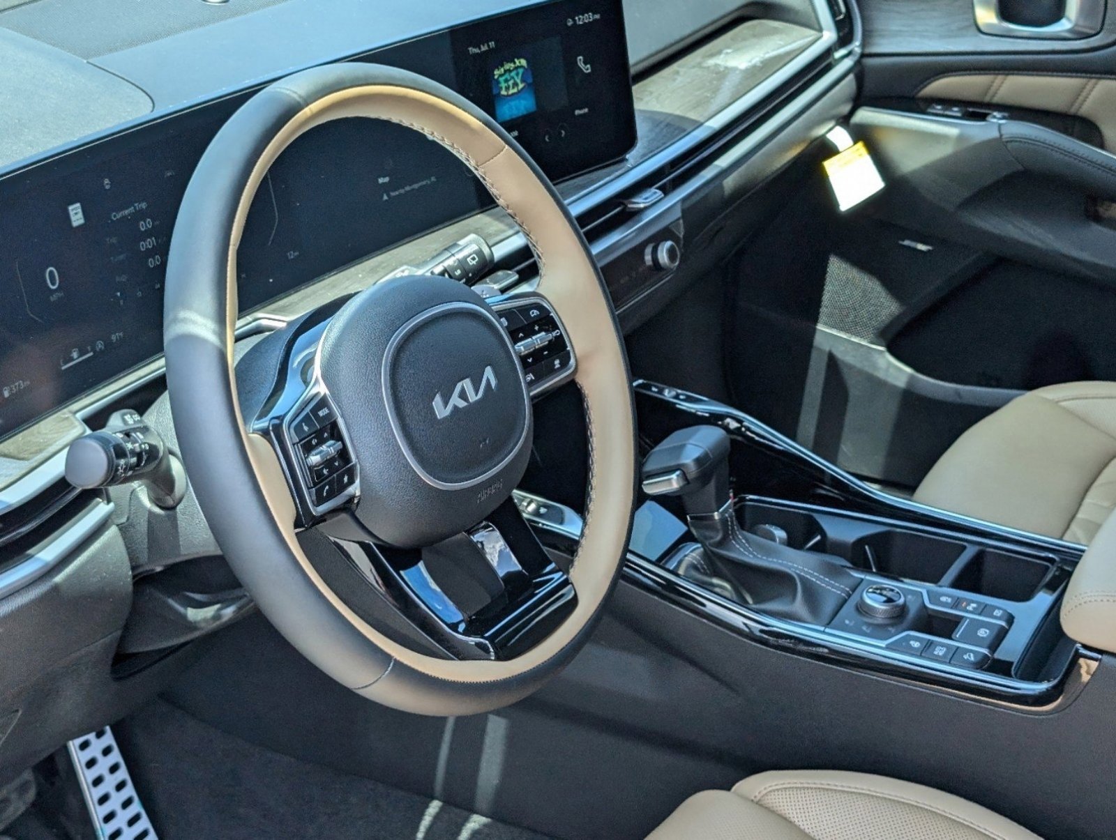 Used 2024 Kia Sorento SX Prestige w/ Olive Brown Leather Package image 18