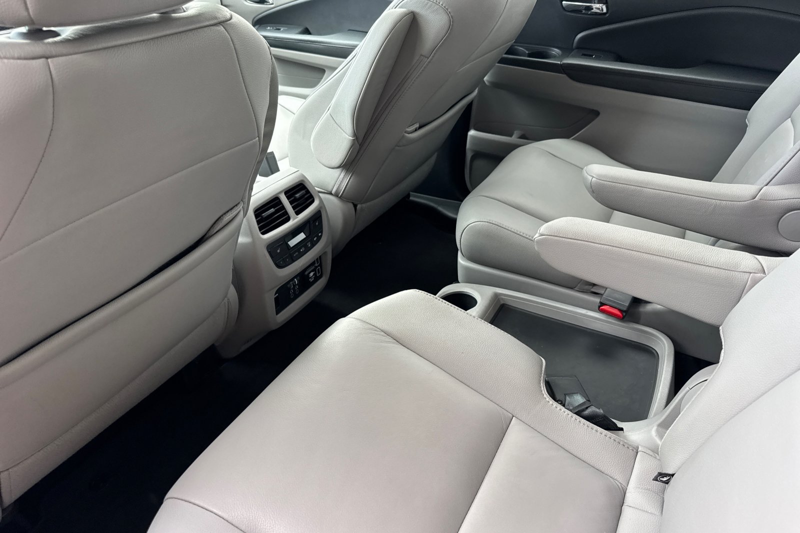 Used 2020 Honda Pilot Touring image 9