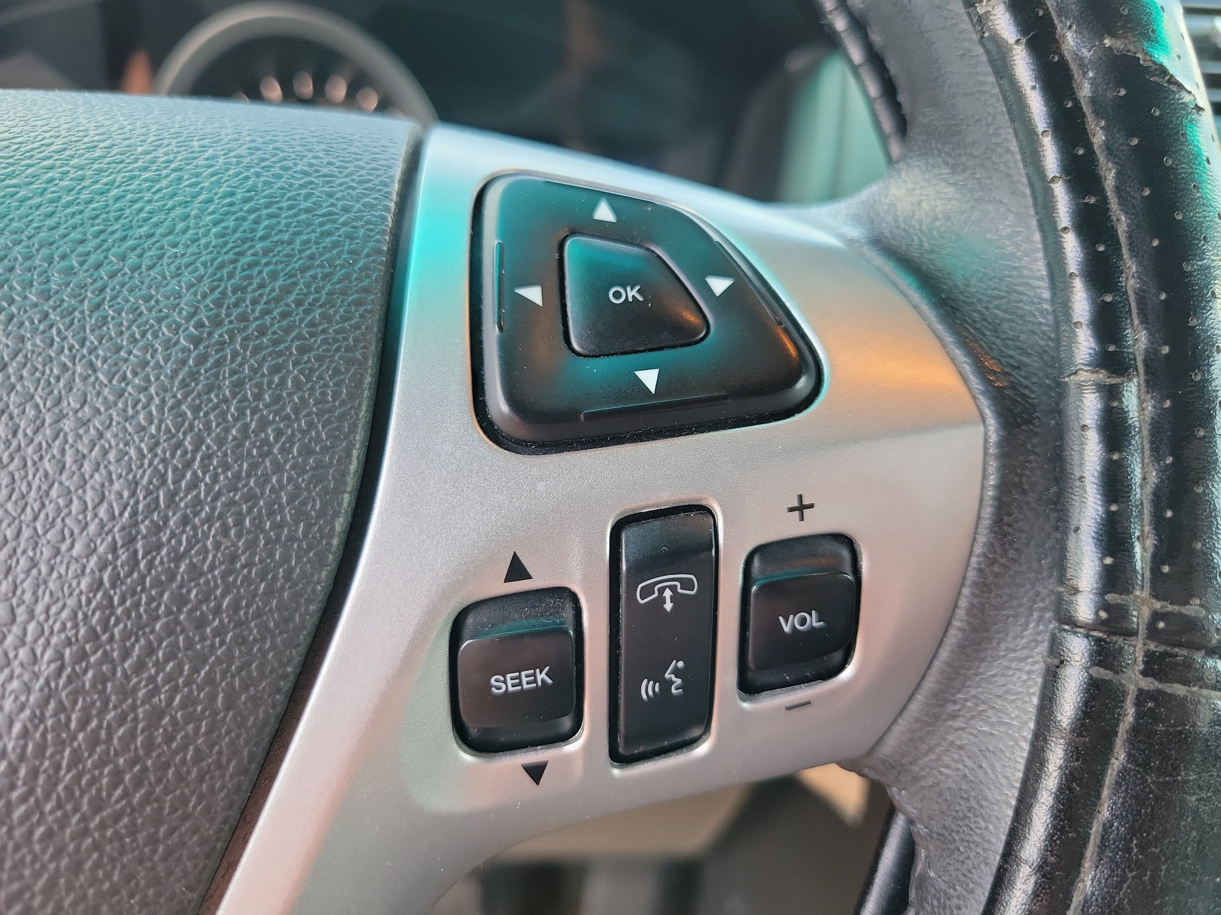 Used 2013 Ford Explorer XLT image 16