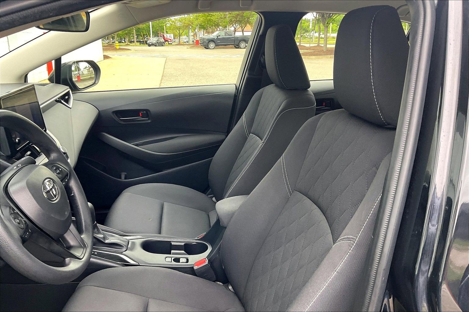 Used 2024 Toyota Corolla LE FWD image 29