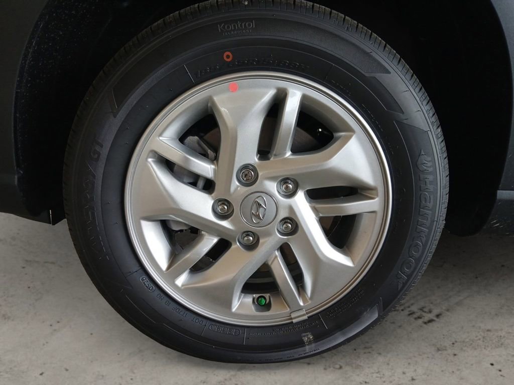 New 2026 Hyundai Venue SE FWD image 14