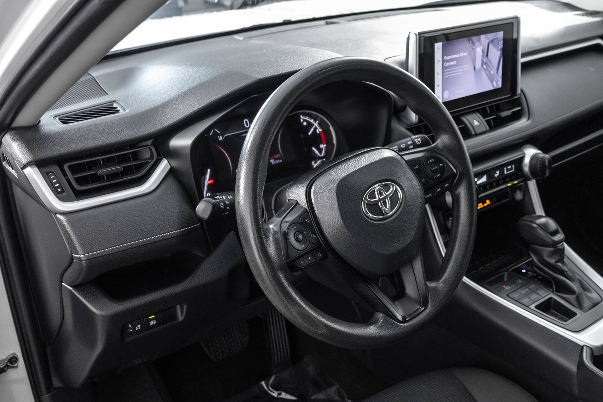 Used 2023 Toyota RAV4 LE AWD/4WD image 28