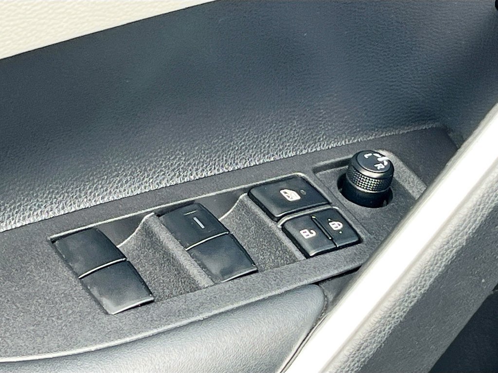 Used 2025 Toyota Corolla Cross L FWD image 18
