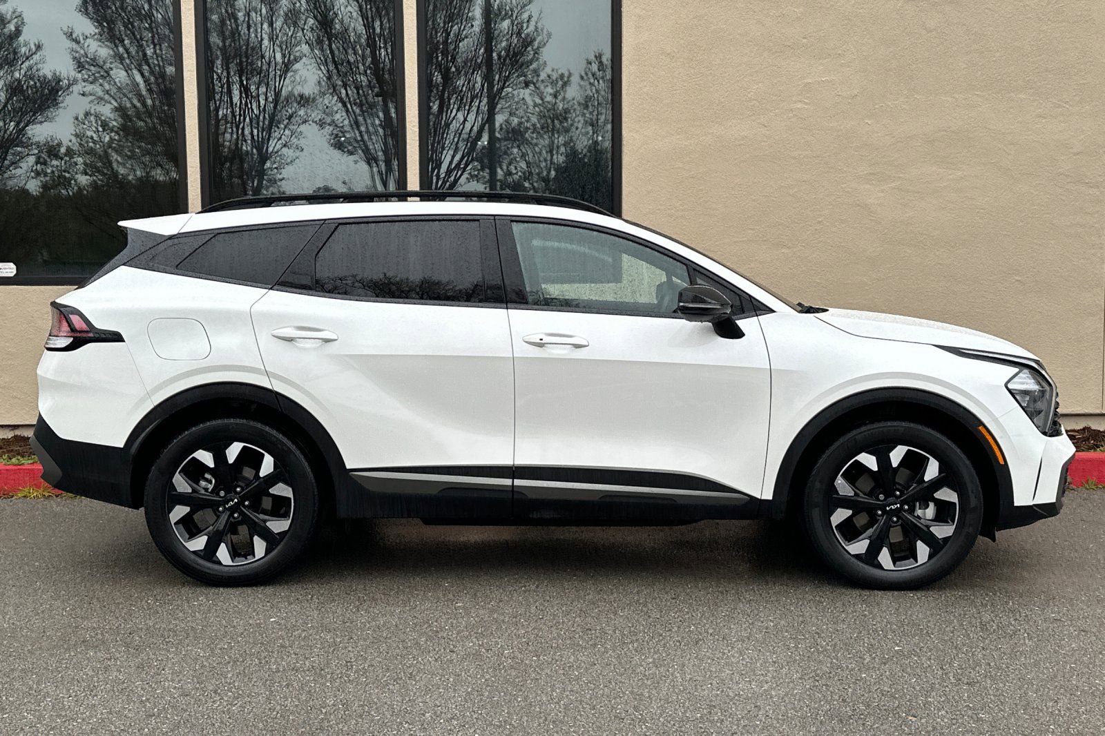 Used 2023 Kia Sportage X-Line image 3