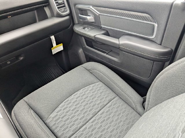 New 2026 RAM 3500 Big Horn AWD/4WD image 17