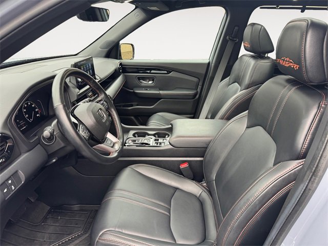 Used 2025 Honda Pilot TrailSport image 9