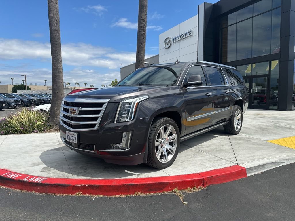 Used 2018 Cadillac Escalade ESV Premium Luxury image 2