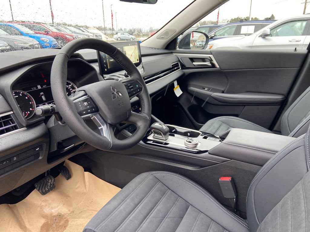 New 2026 Mitsubishi Outlander SE image 15