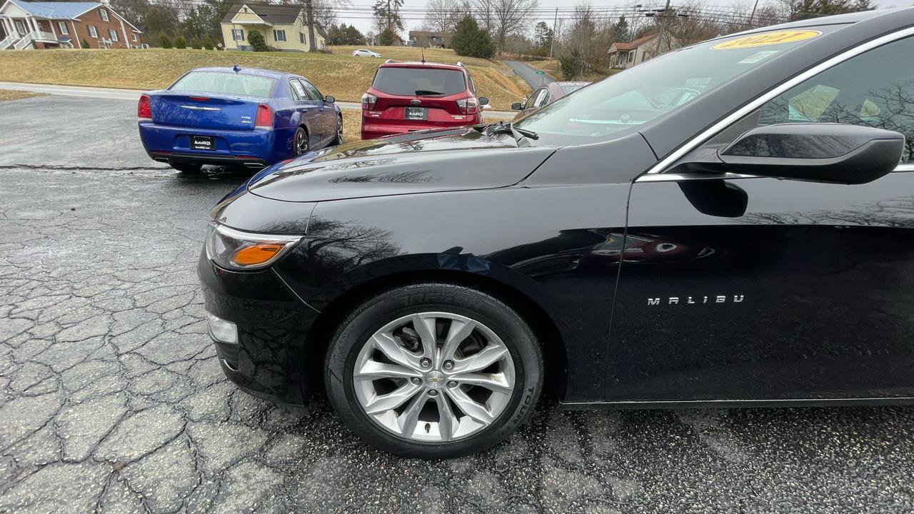 Used 2021 Chevrolet Malibu LT image 2
