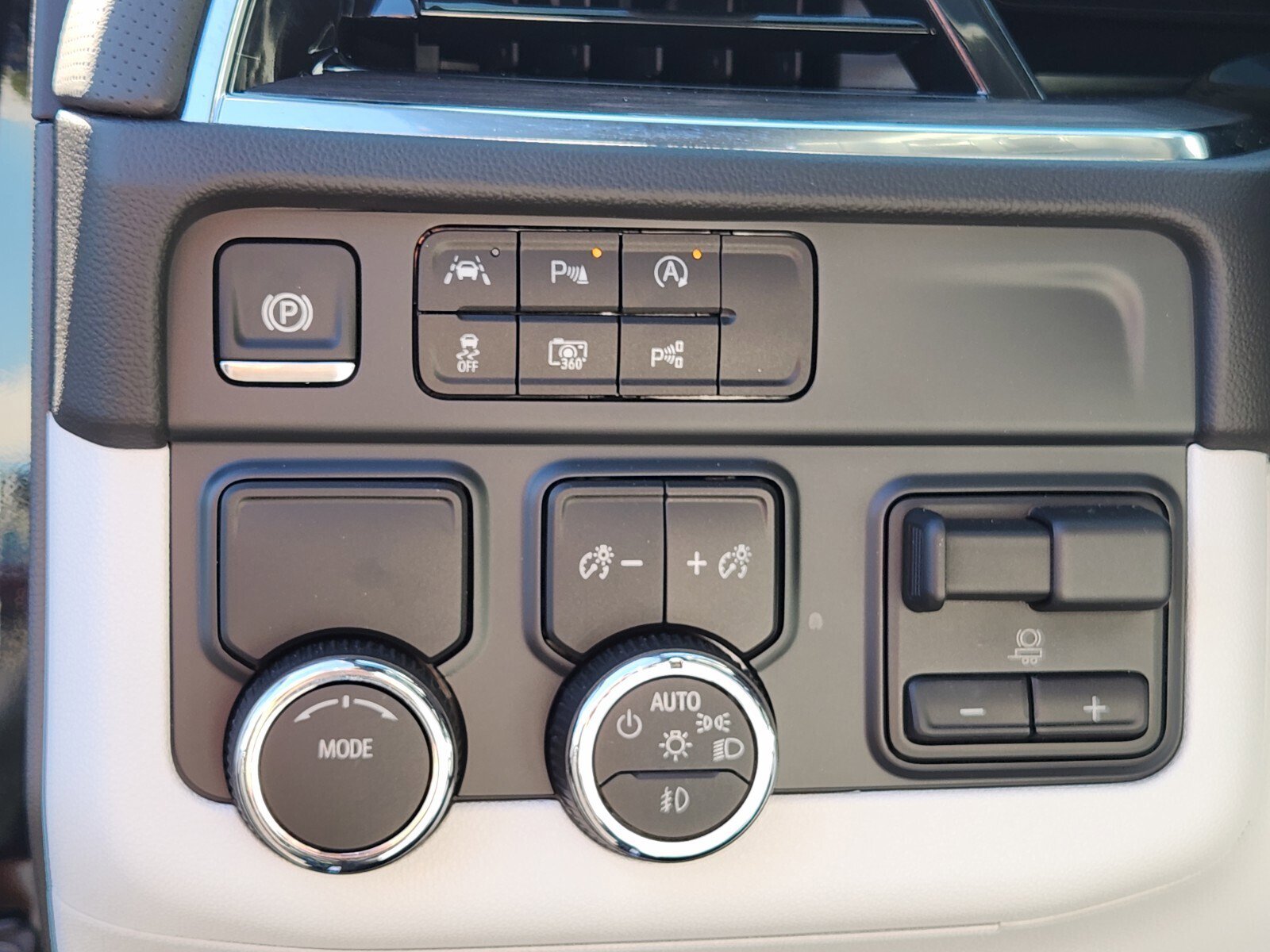 New 2025 Chevrolet Tahoe Premier w/ Sun And Tow Package image 14