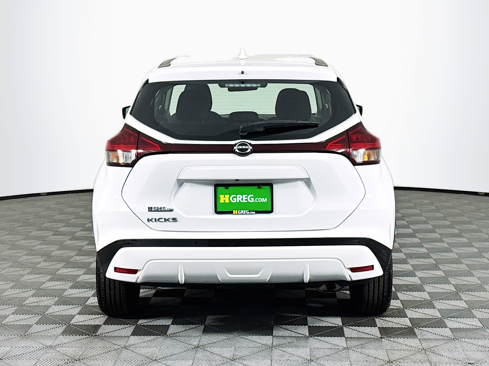 Used 2022 Nissan Kicks S image 8