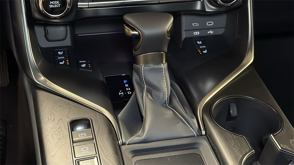 New 2025 Lexus LX 600 4WD w/ Luxury Package image 21