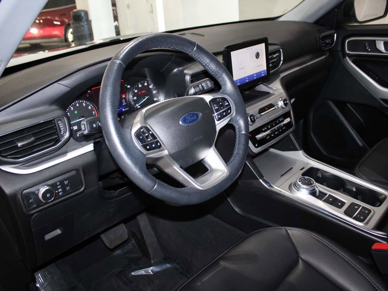 Used 2022 Ford Explorer XLT w/ Equipment Group 202A image 12