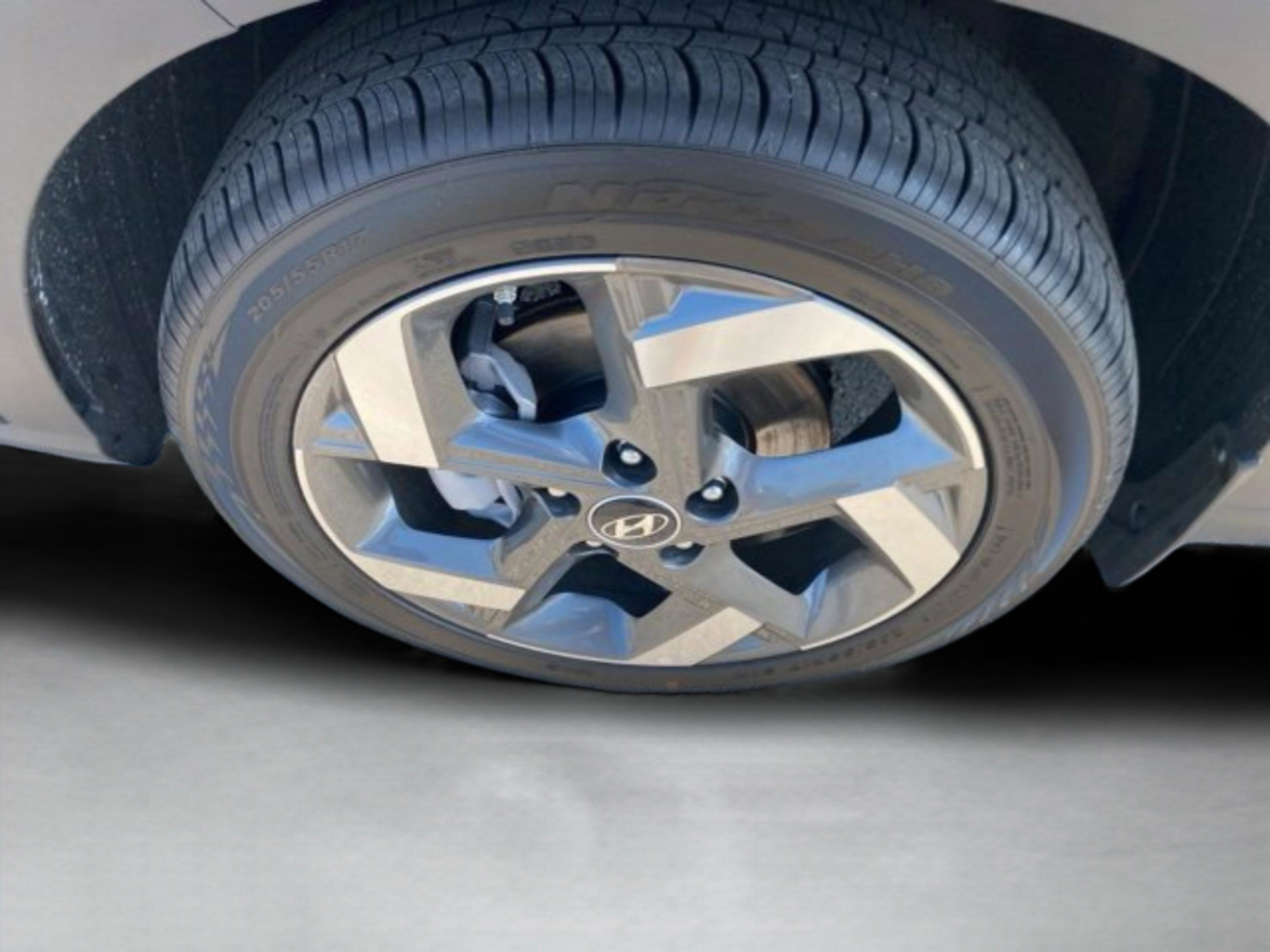 Certified 2025 Hyundai Venue SEL FWD image 10