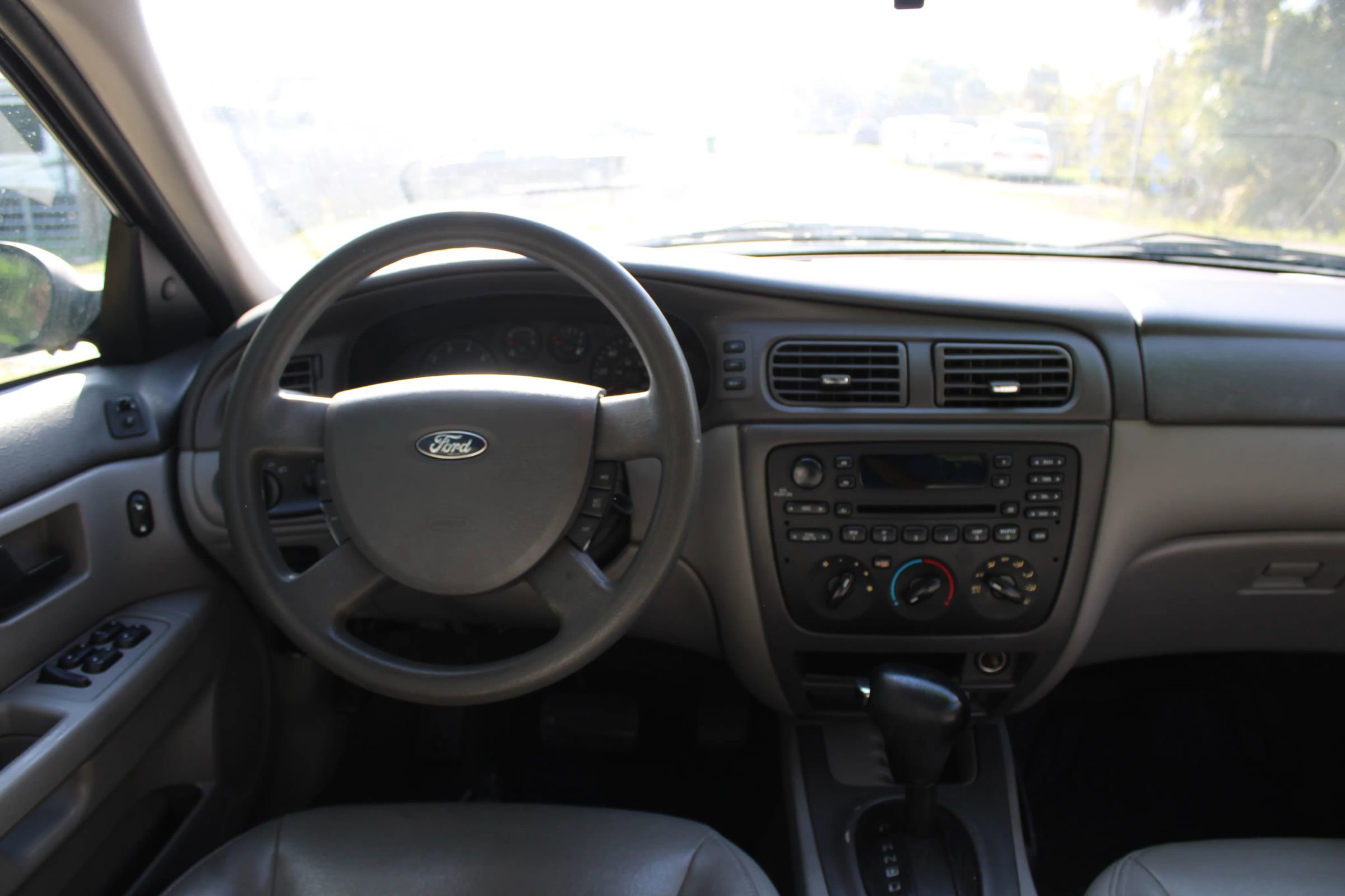 Used 2004 Ford Taurus SES image 7