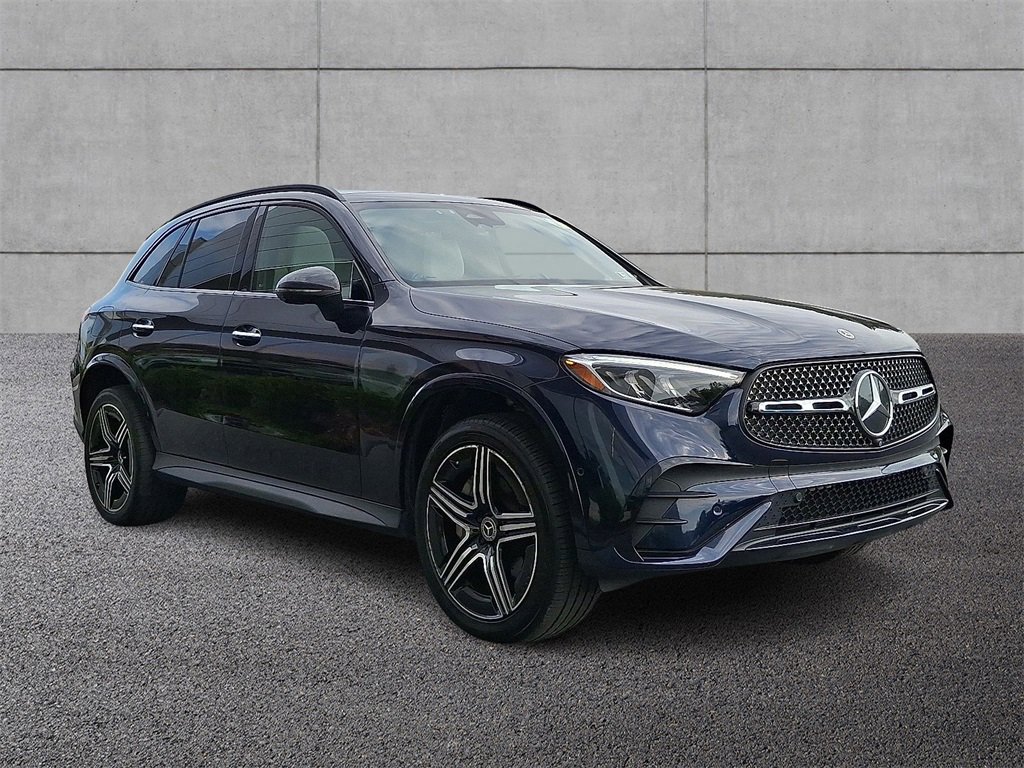 Used 2023 Mercedes-Benz GLC 300 4MATIC image 3