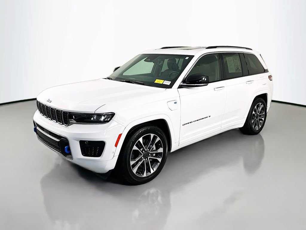 Used 2022 Jeep Grand Cherokee Overland w/ Luxury Tech Group IV AWD/4WD image 3