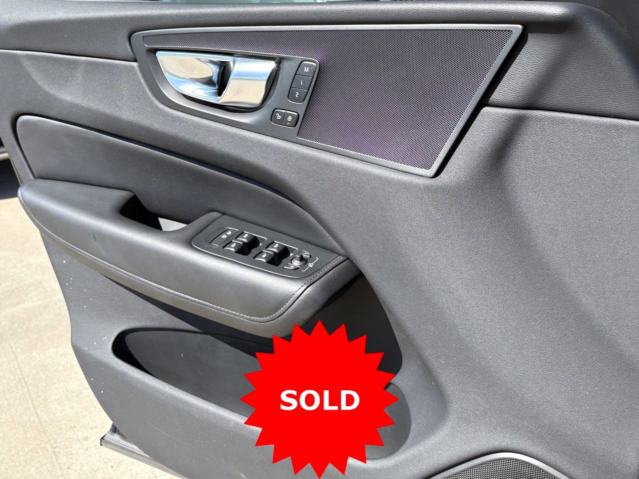 Certified 2025 Volvo XC60 B5 Plus image 28