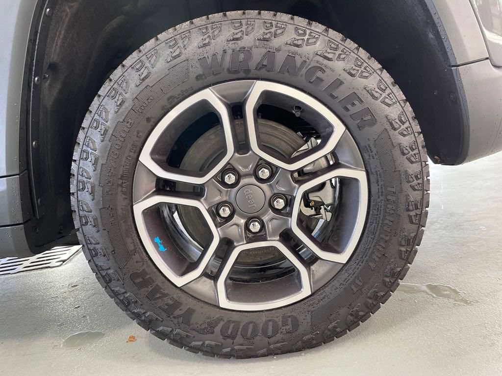 New 2024 Jeep Grand Cherokee Trailhawk w/ Advanced Protech Group II AWD/4WD image 14