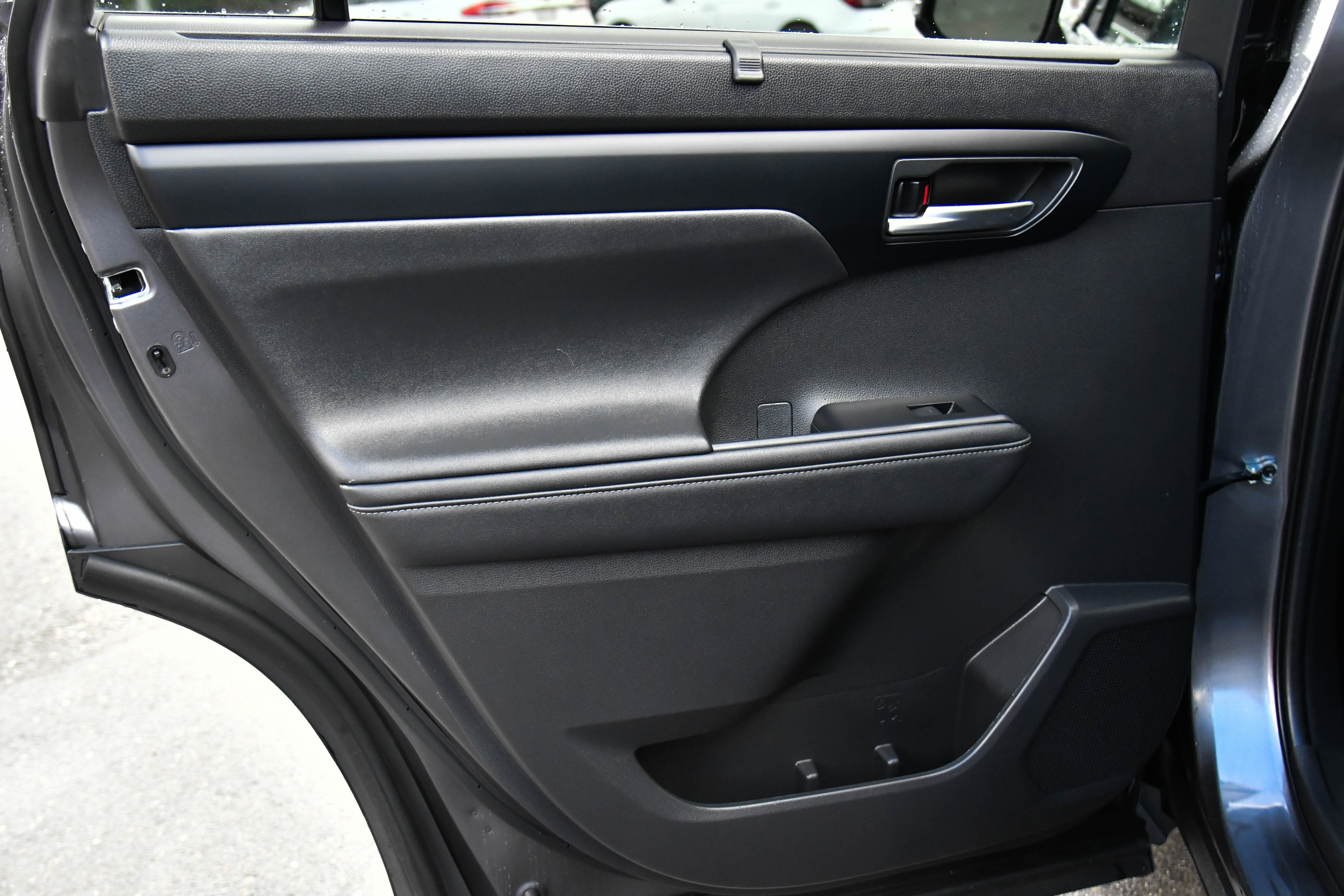 Used 2023 Toyota Highlander XLE AWD/4WD image 37