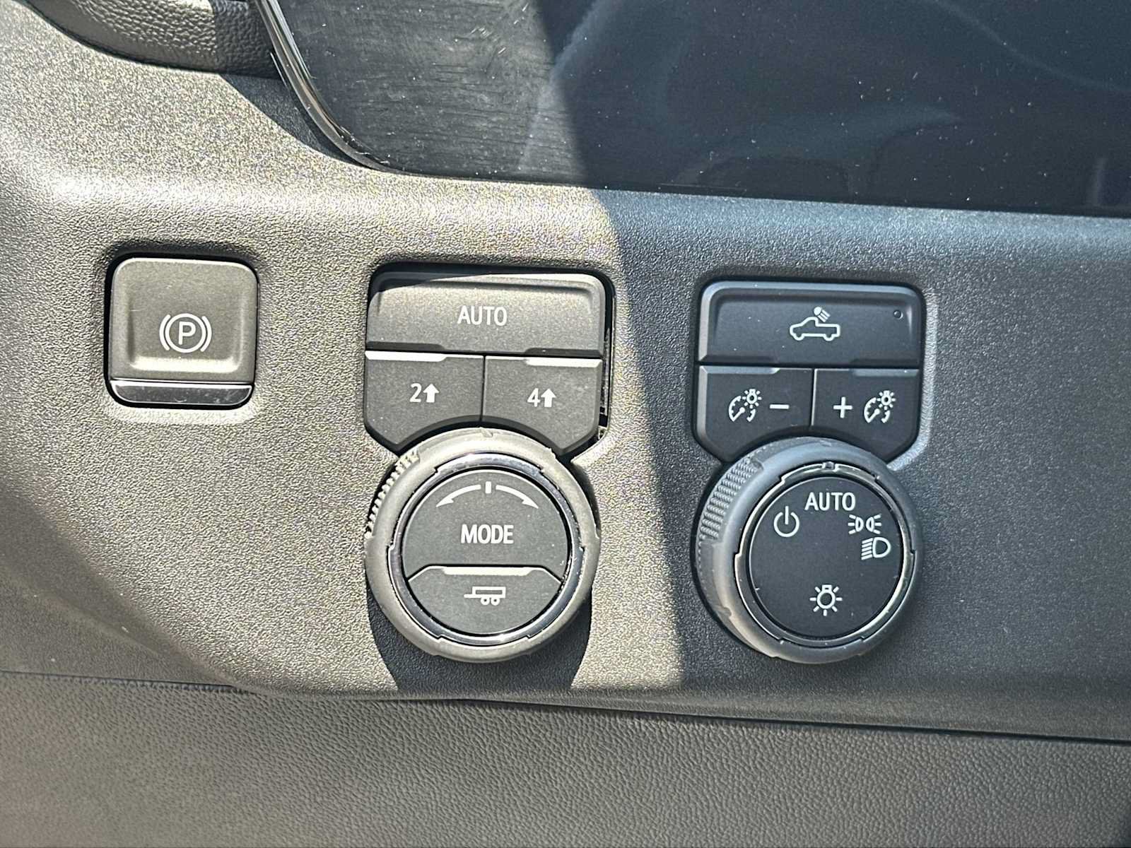 Used 2023 Chevrolet Silverado 1500 LT AWD/4WD image 18