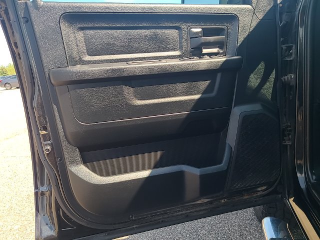 Used 2018 RAM 1500 ST w/ SXT Appearance Group AWD/4WD image 11