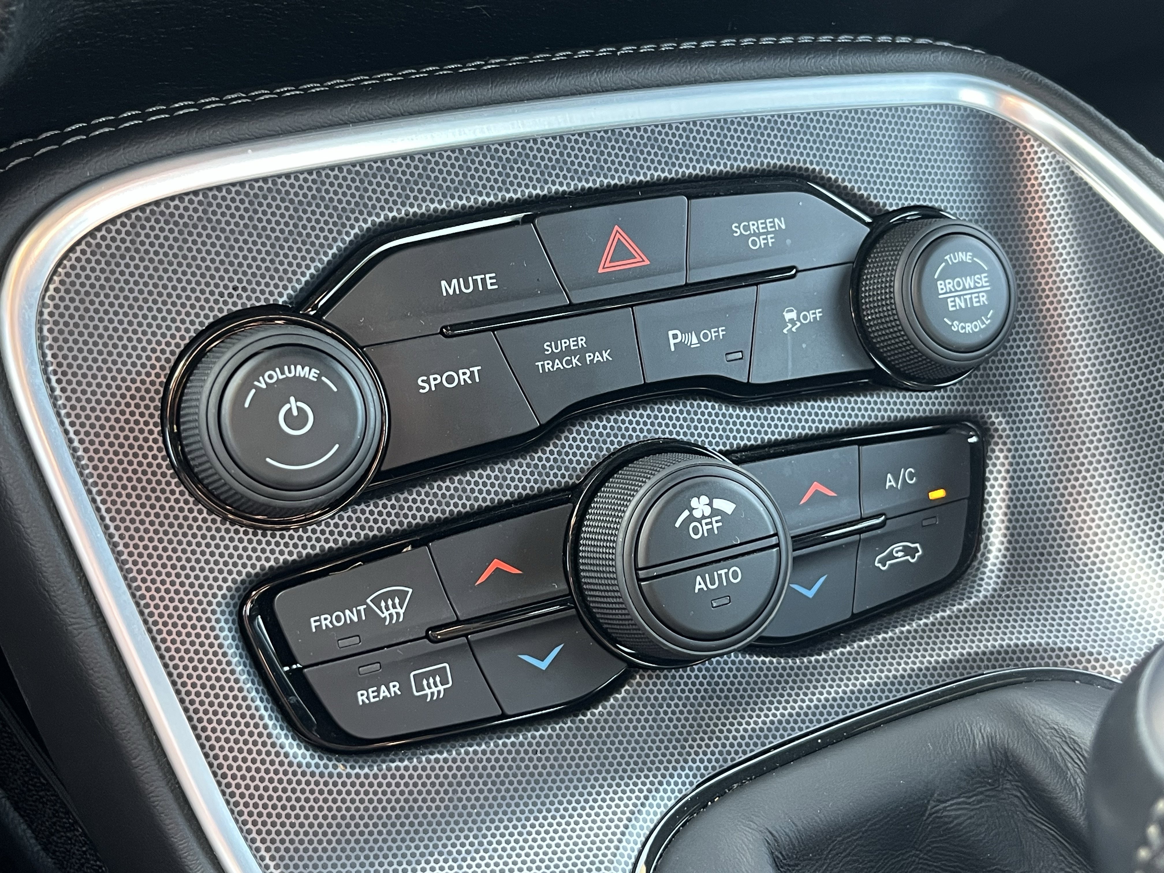 Used 2018 Dodge Challenger R/T Scat Pack w/ Leather Interior Group RWD image 36