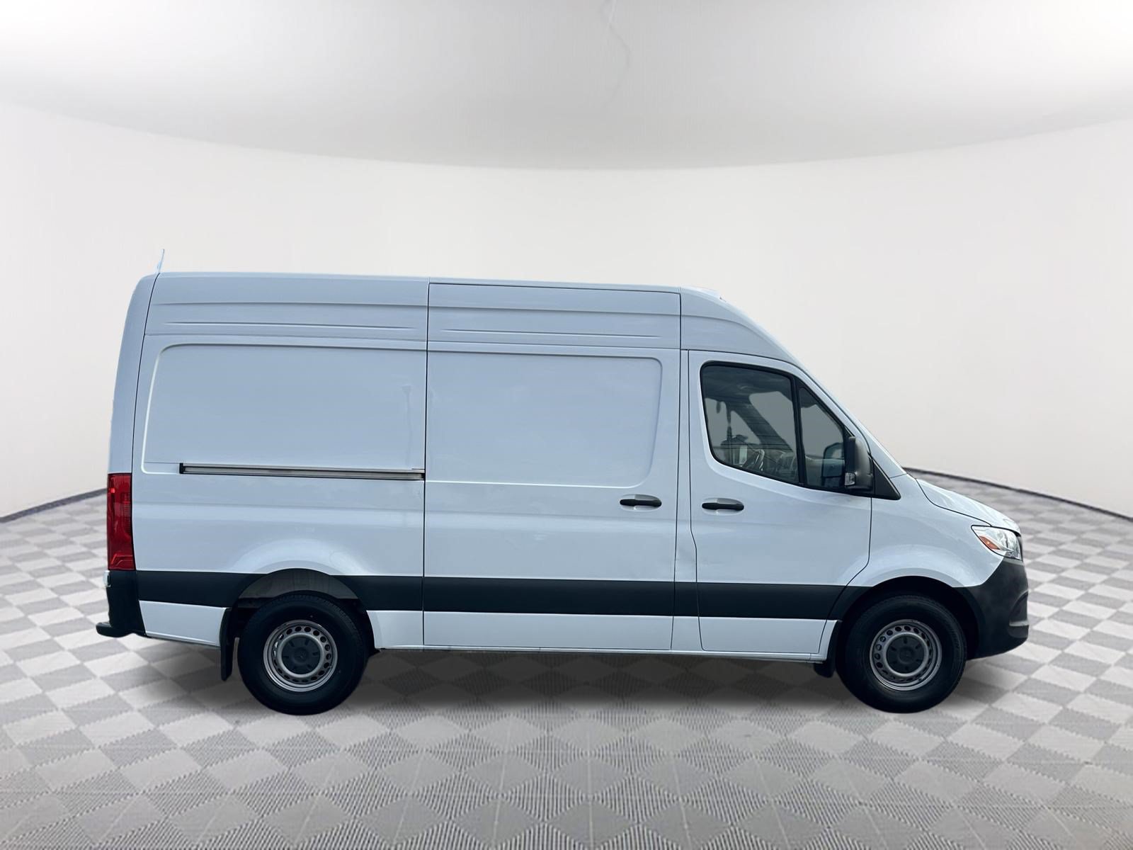 Used 2024 Mercedes-Benz Sprinter 2500 image 4