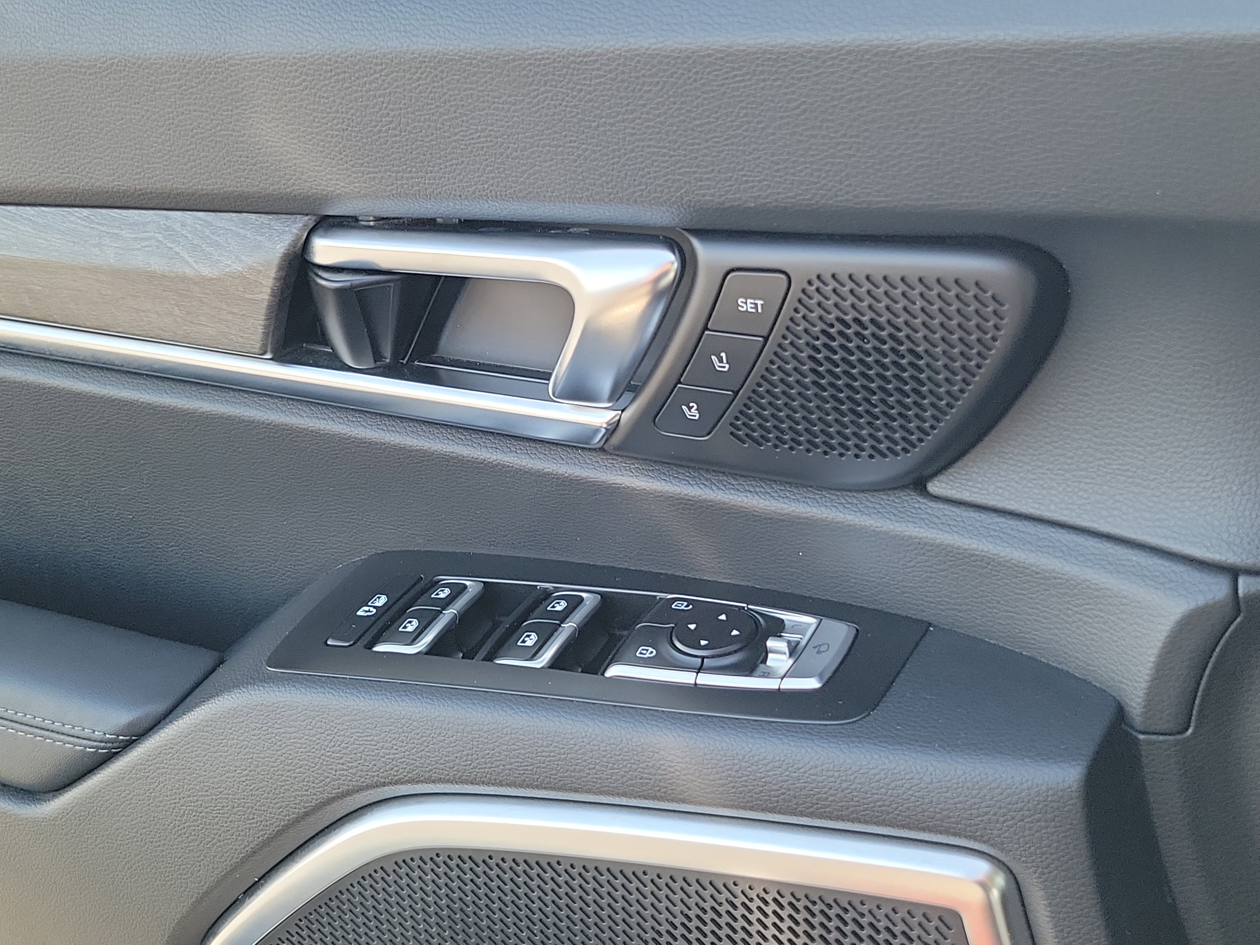 Used 2022 Kia Telluride SX w/ Towing Package FWD image 18