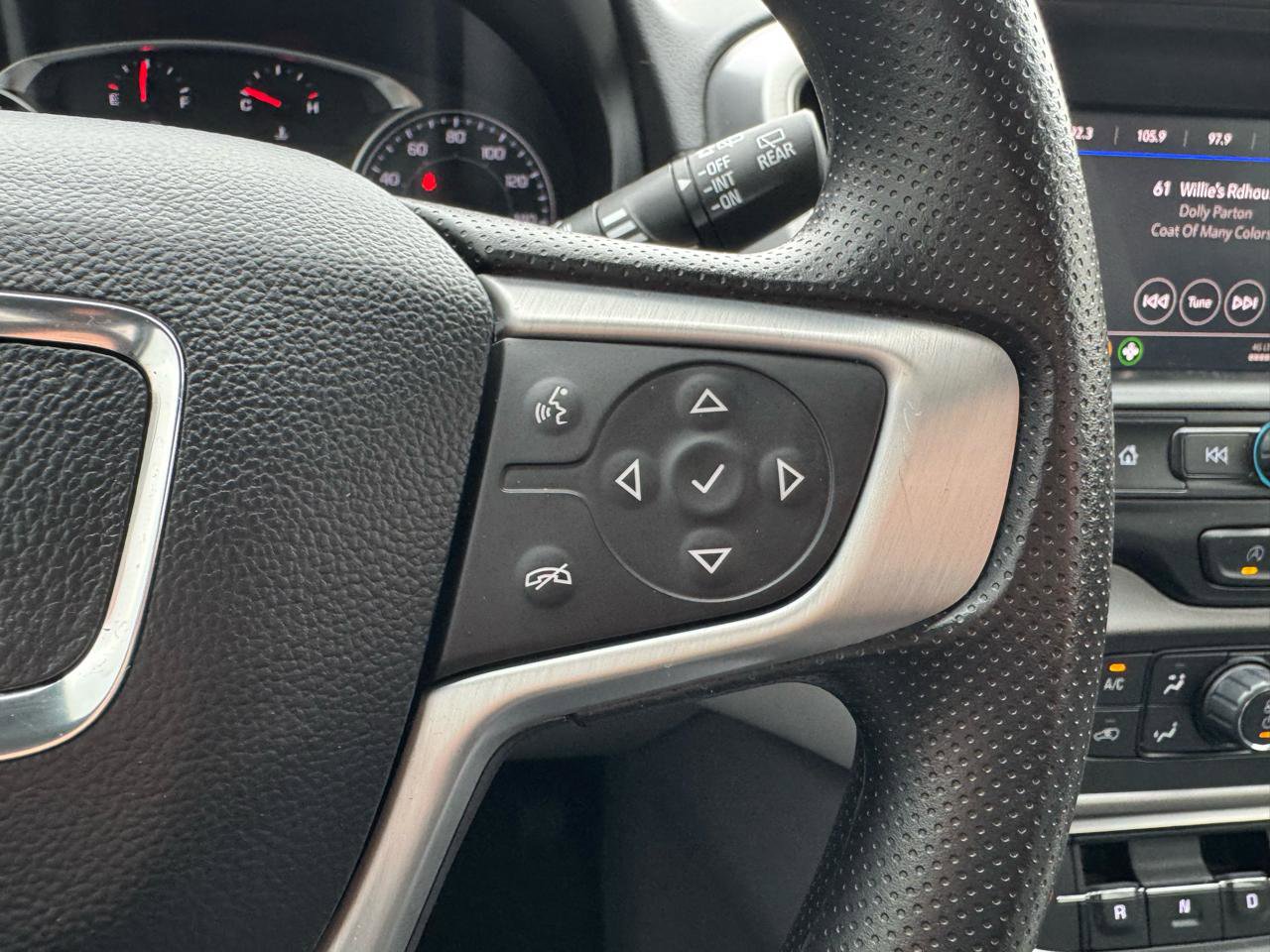 Used 2024 GMC Terrain SLE w/ Driver Convenience Package image 17