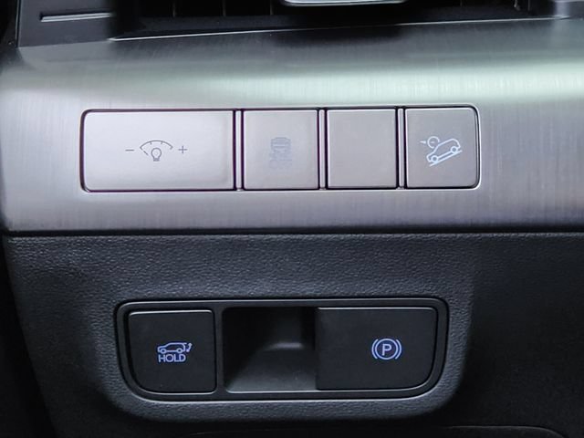 Certified 2025 Hyundai Kona Limited AWD/4WD image 16