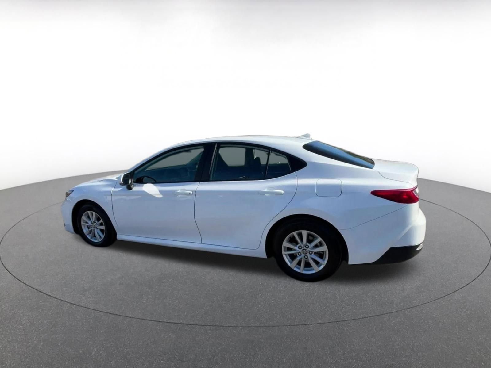 Used 2025 Toyota Camry LE image 15