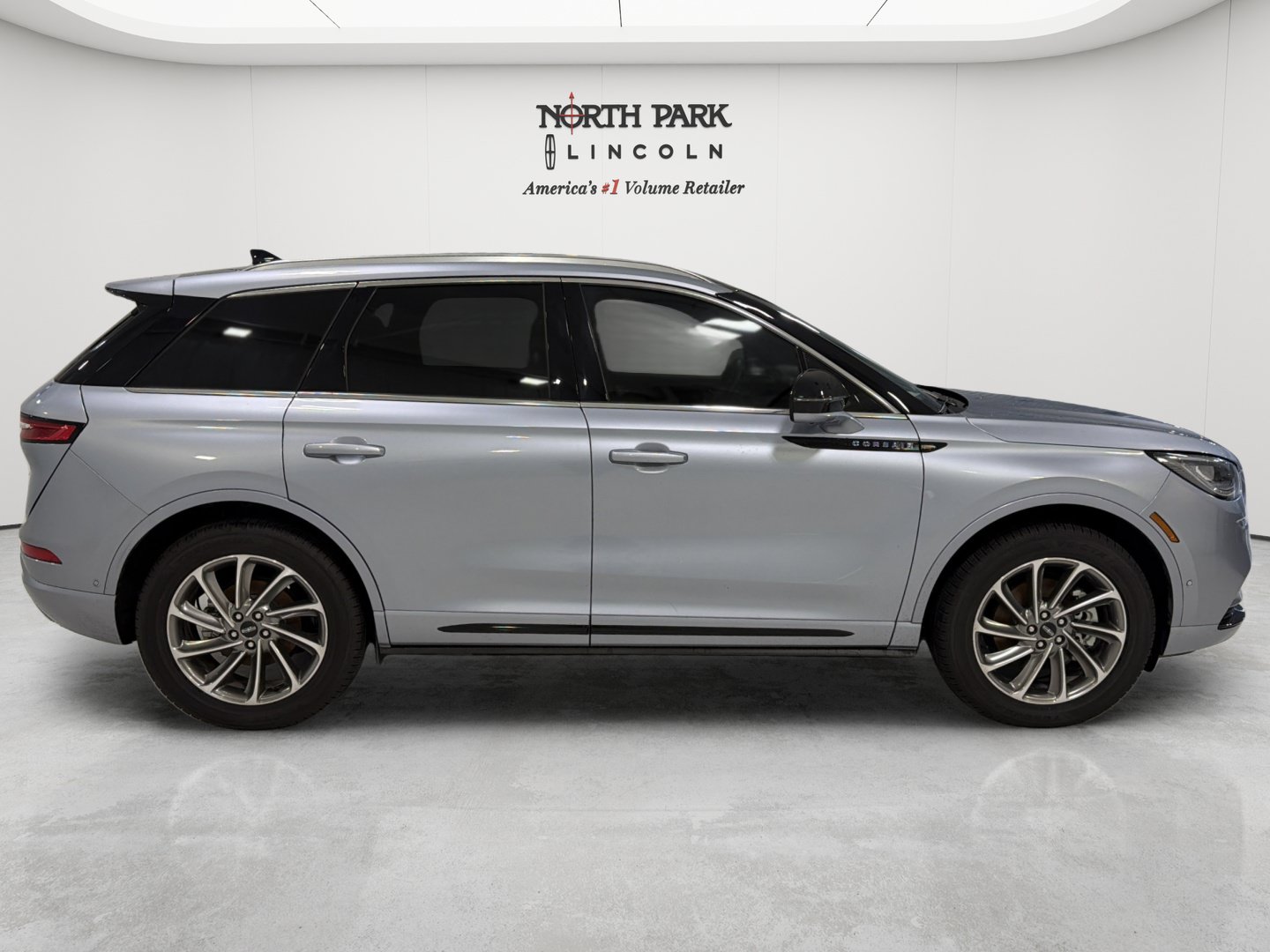 Used 2022 Lincoln Corsair Grand Touring w/ Towing Package AWD/4WD image 6